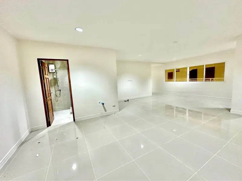 A spacious 2-bedroom, 2-bathroom condo in the heart of Hua Hin – photo 11